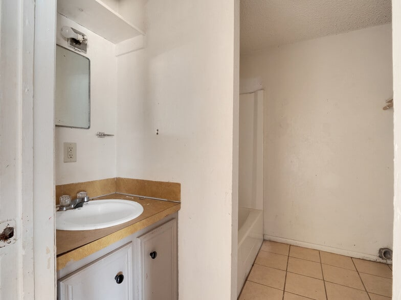 More Photos Of , Hamilton Multifamily For Sale
