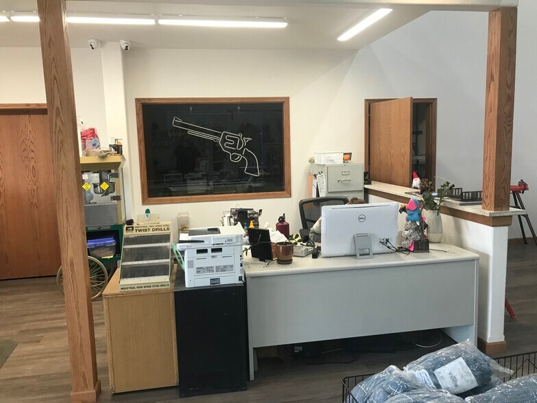 More Photos Of 510 S Federal Blvd, Riverton Industrial For Sale