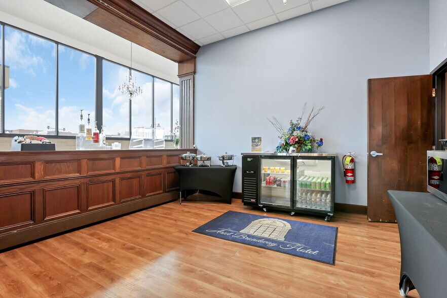 More Photos Of 301 Broadway, Lorain Hotel For Lease