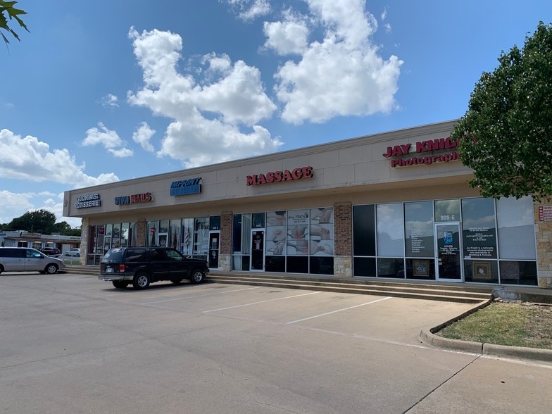 More Photos Of 909-911 E Davis St, Mesquite Unknown For Lease