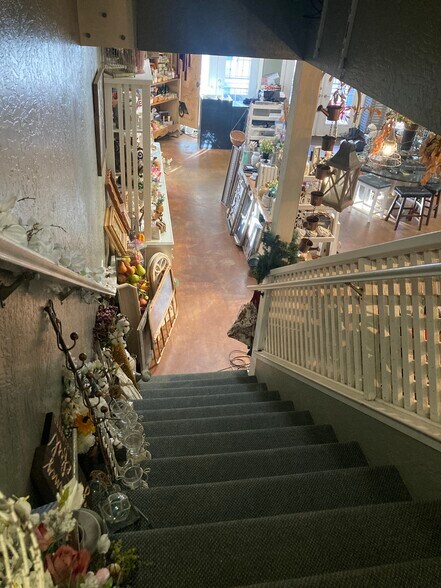 More Photos Of 870 Hartnell Ave, Redding Garden Center For Sale
