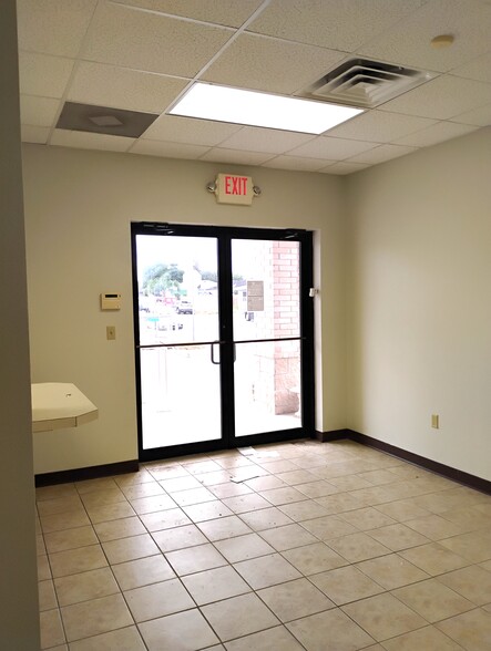 More Photos Of 1002 E Taylor St, Brownsville Office For Lease