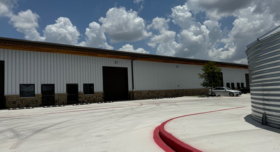 More Photos Of 1055 FM 2623, Seguin Showroom For Lease