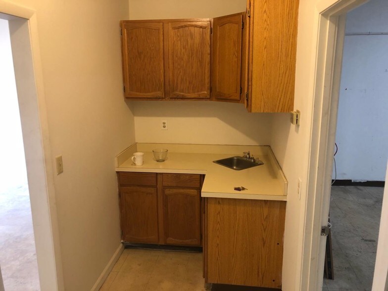 More Photos Of 174 Semoran Commerce Pl, Apopka Light Distribution For Lease