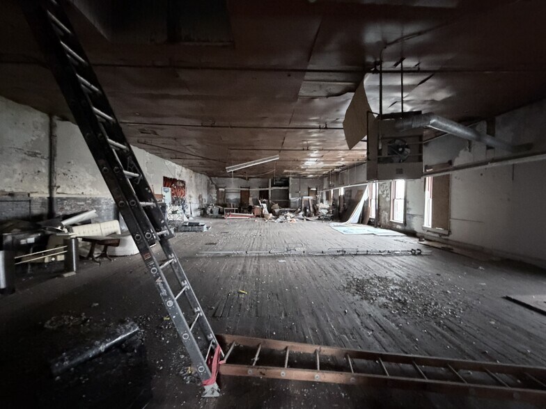 More Photos Of 301 N Harrison St, Alexandria General Retail For Sale