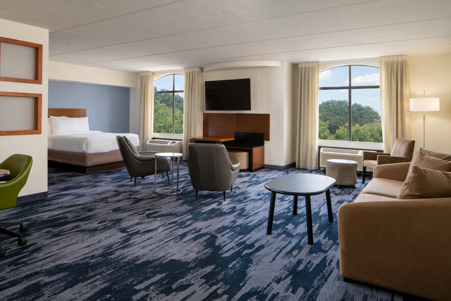 More Photos Of 2020 Sullivan Rd, Atlanta Hotel For Sale
