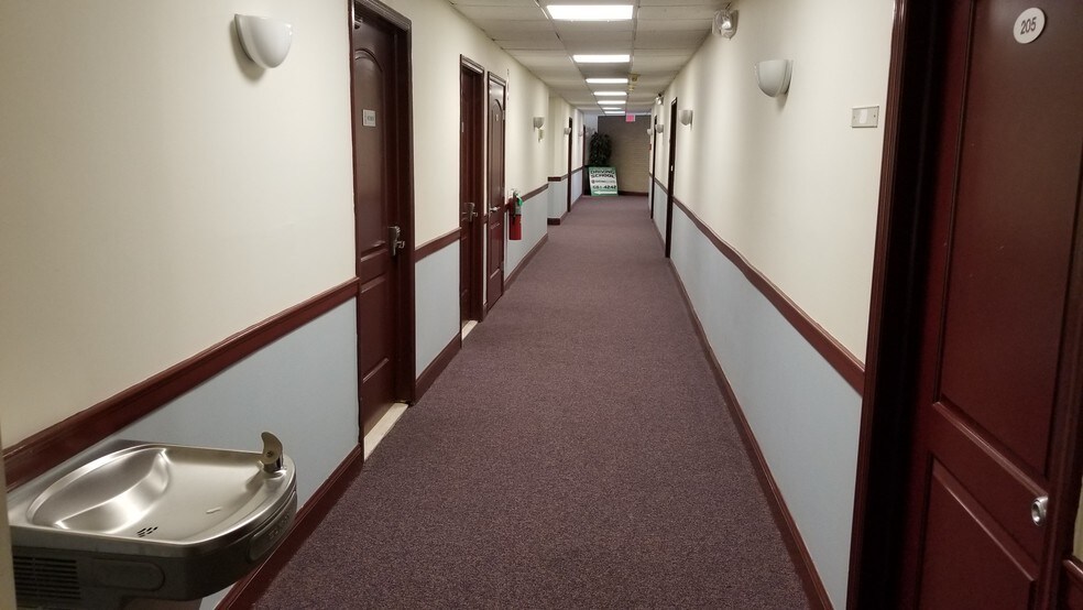 More Photos Of 535 S Broadway, Hicksville Office For Lease