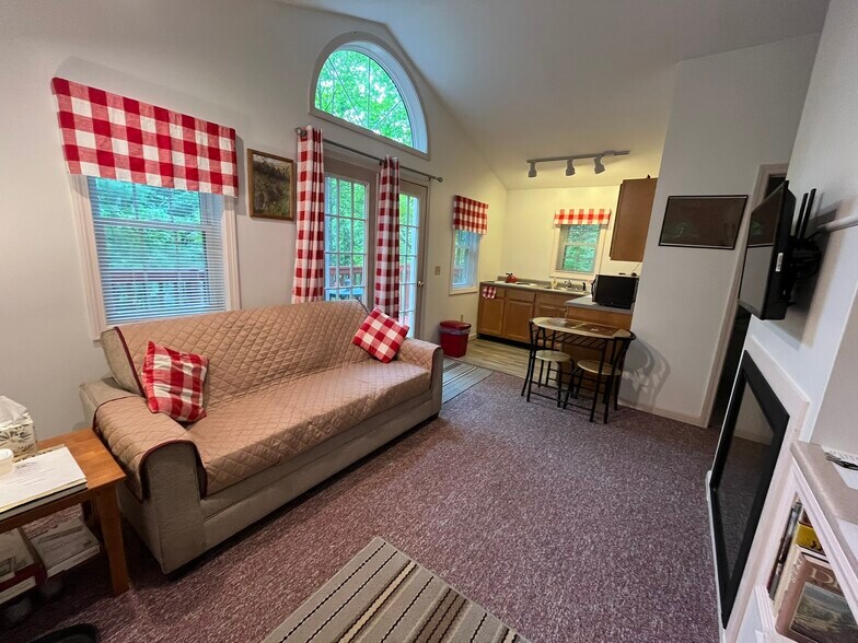 More Photos Of 279 Harrison Rd, Norway Hotel For Sale