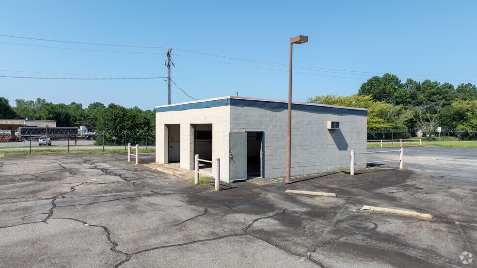 More Photos Of 1035 Mecklenburg Hwy, Mooresville Manufacturing For Sale