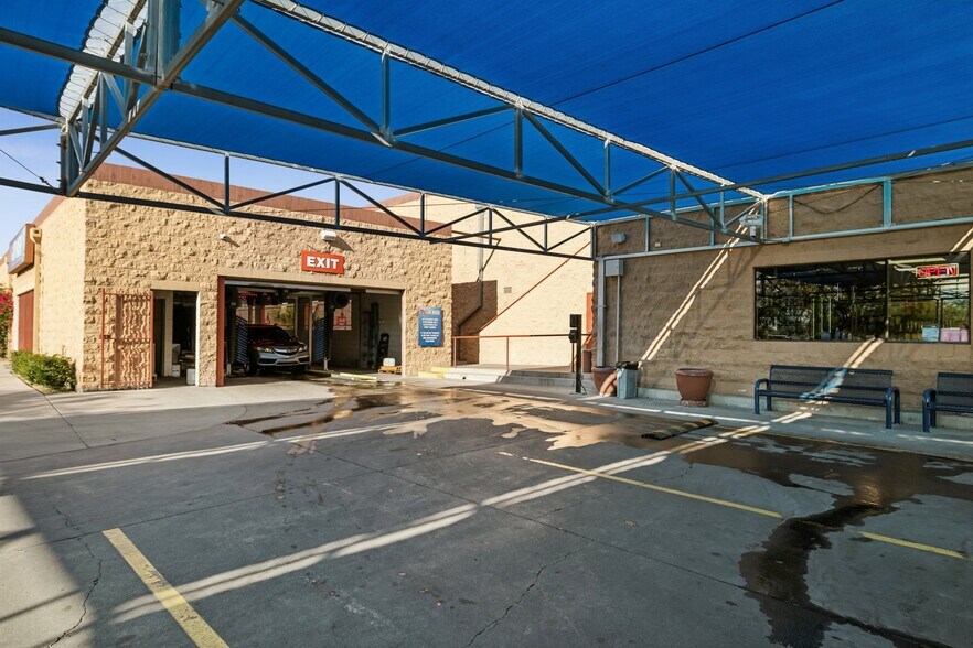 More Photos Of 12621 N Paradise Village Pky W, Phoenix Service Station For Sale