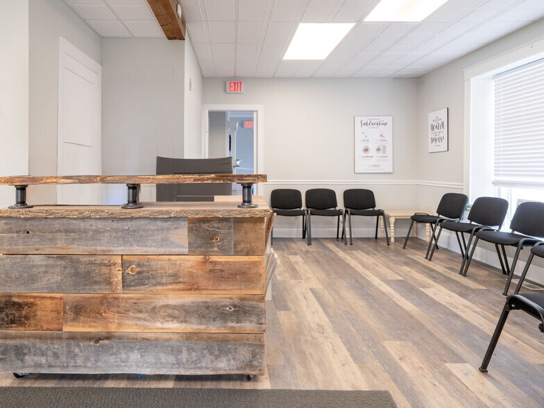 More Photos Of 1367 W Ridge Rd, Rochester Office For Sale