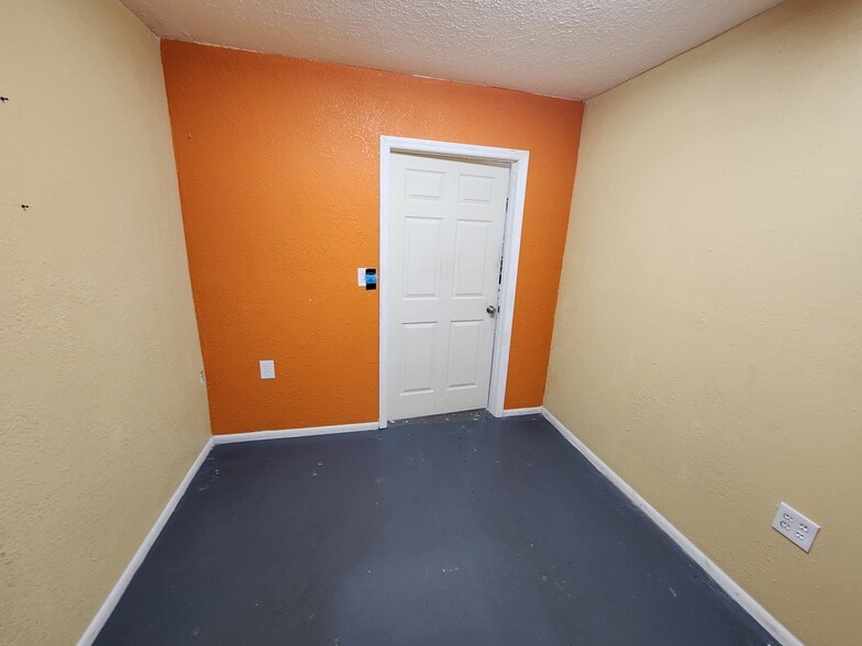 More Photos Of 17910 41 Hwy N, Lutz Industrial For Lease