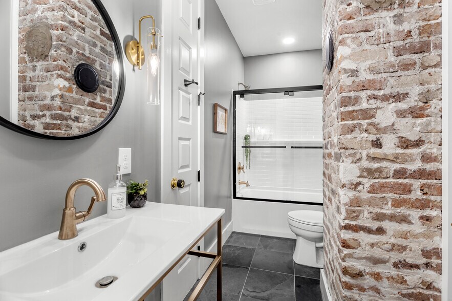 More Photos Of 782 Water St, Biloxi Office For Sale