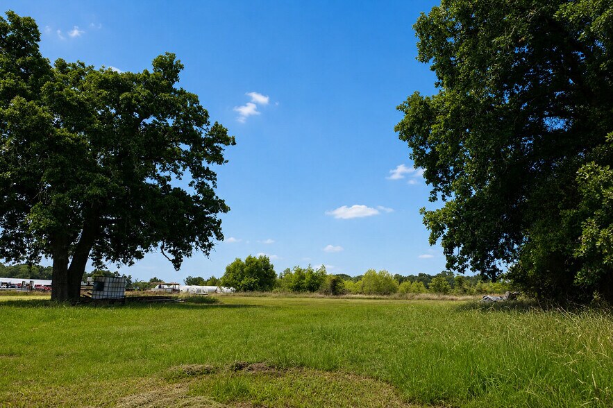 More Photos Of 51089 US-290 w, Hempstead Flex For Sale