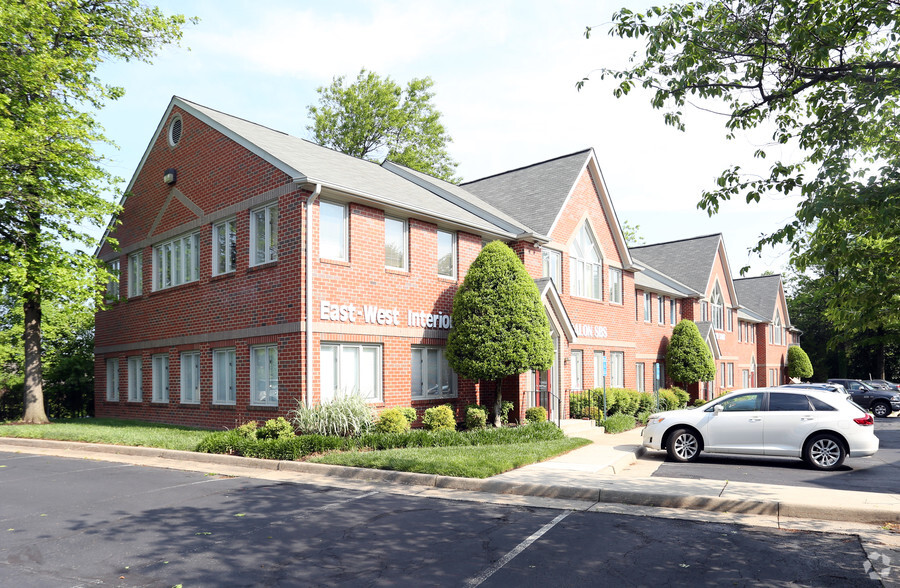 Primary Photo Of 11094 Lee Hwy, Fairfax Office For Lease