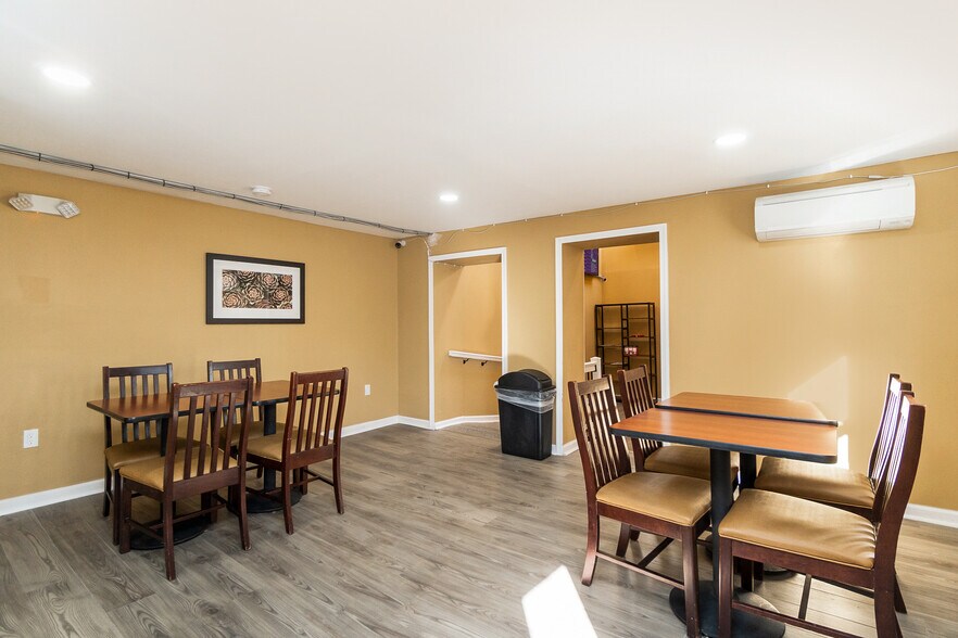 More Photos Of 474 W Main St, Kutztown Storefront Retail Residential For Sale