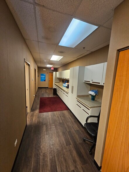 More Photos Of 632 S Weber Rd, Romeoville Unknown For Lease