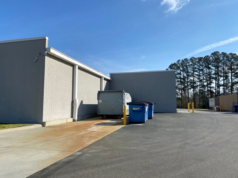 More Photos Of 2503 W 5th St, Lumberton Service Station For Sale