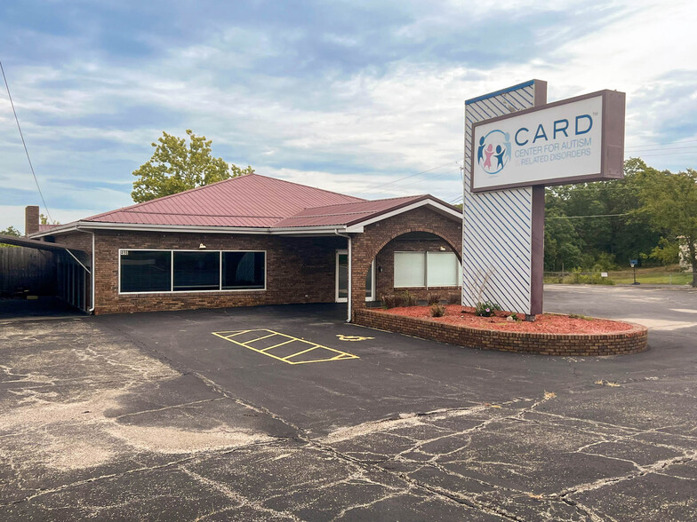 Primary Photo Of 496 Old Route 66, Saint Robert Office For Lease