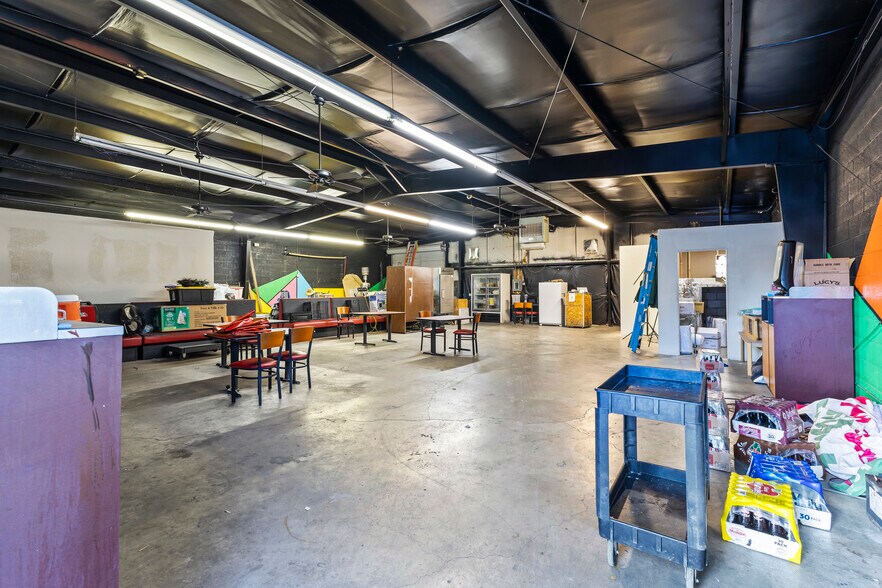 More Photos Of 9241 W Grand Ave, Peoria Industrial For Lease