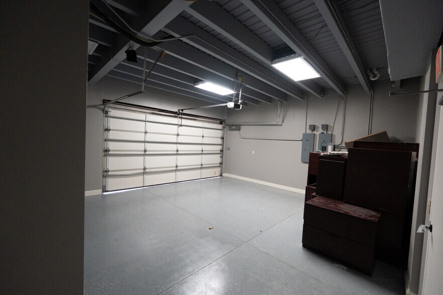 More Photos Of 12633 Shiloh Church Rd, Houston Warehouse For Sale