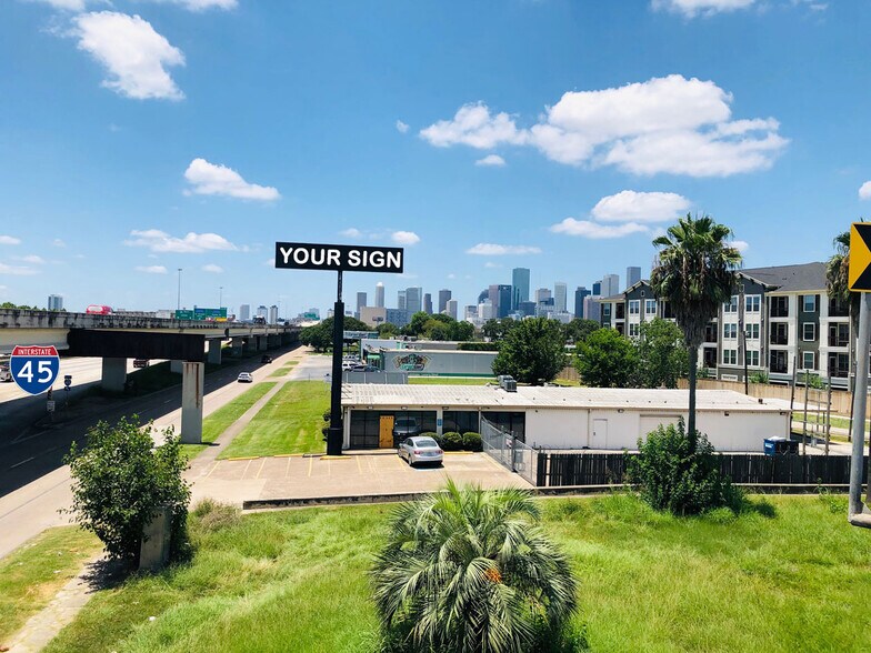 Primary Photo Of 3433 I-45, Houston Freestanding For Lease