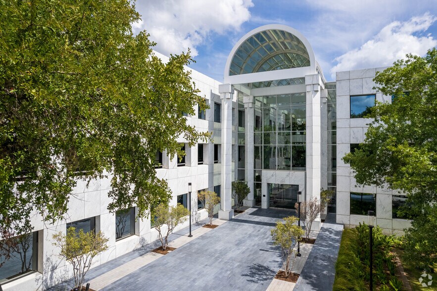 More Photos Of 5000 Plaza On The Lake Dr, Austin Office For Lease