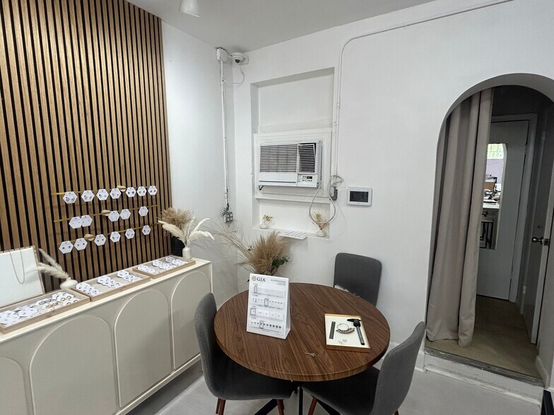 More Photos Of 728 S Broadway, Baltimore Storefront Retail Residential For Lease