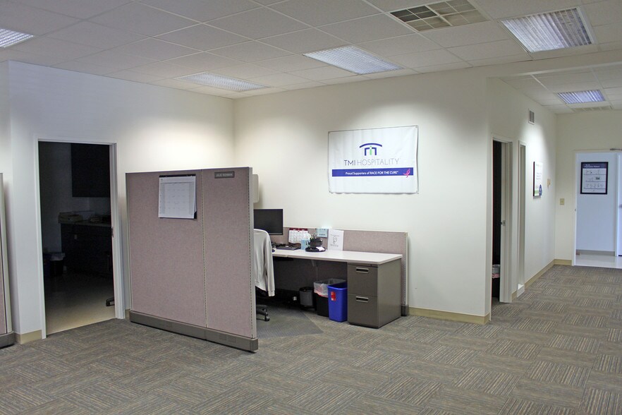 More Photos Of 1230 W Candletree Dr, Peoria Office For Lease