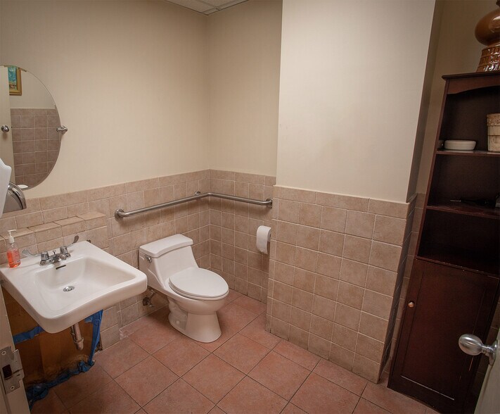 More Photos Of 184-188 E 70th St, New York Apartments For Sale