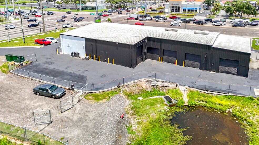 More Photos Of 8338 N Dale Mabry Hwy, Tampa Showroom For Sale