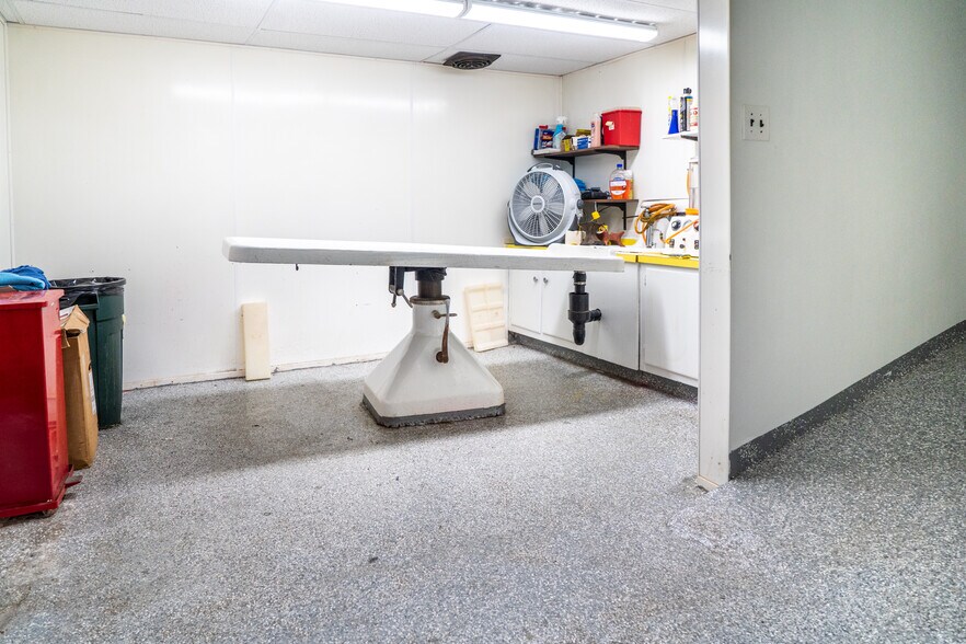 More Photos Of 2860 Perrysville Ave, Pittsburgh Funeral Home For Sale