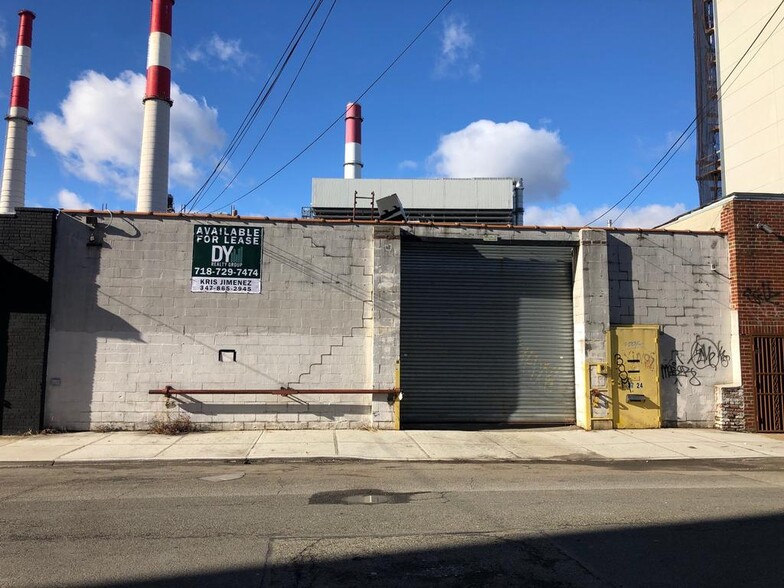 Primary Photo Of 3724 10th St, Long Island City Warehouse For Lease