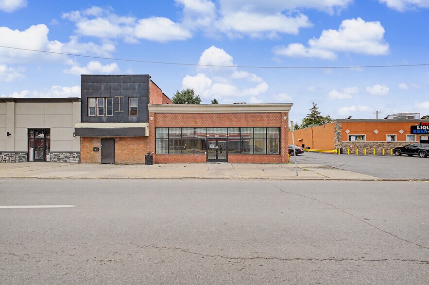 More Photos Of 19323 W Warren Ave, Detroit Storefront Retail Residential For Lease