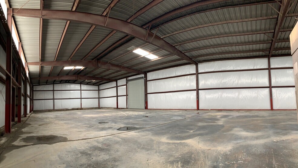More Photos Of 3910 E McKinney St, Denton Warehouse For Lease