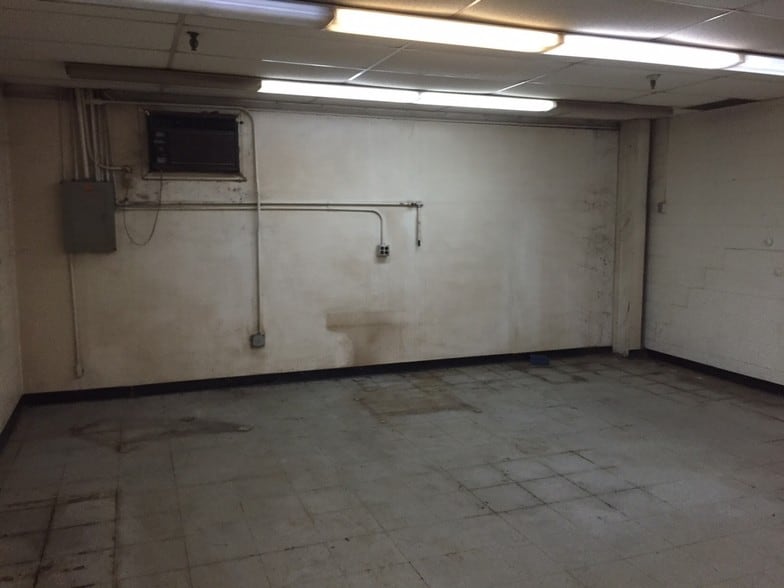 More Photos Of 400 N Harvey St, Seminole Manufacturing For Lease