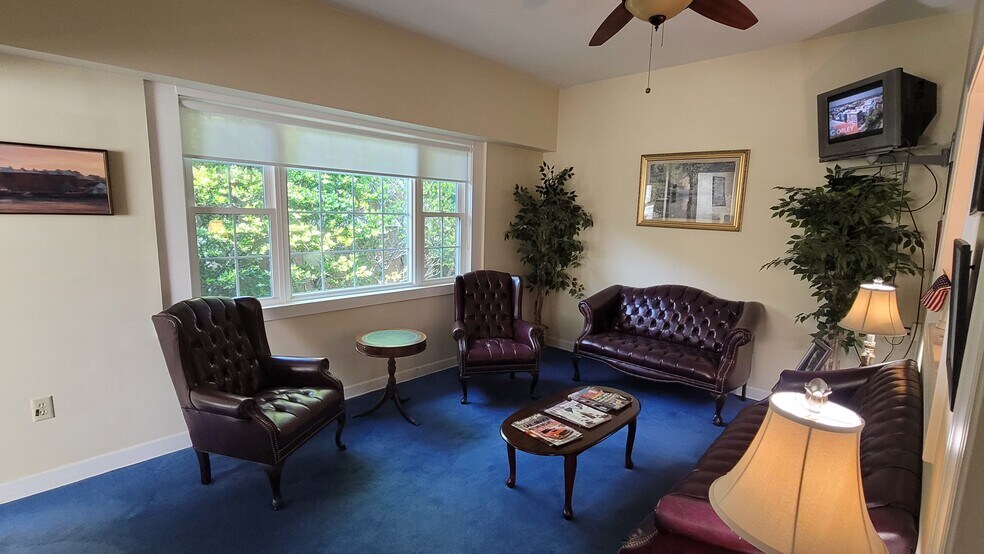 More Photos Of 101 Chapman St, Greenville Office For Sale