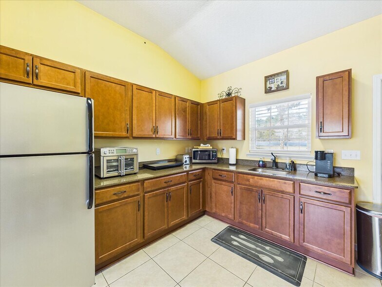 More Photos Of 100 Pilothouse Ct, Palatka Multifamily For Sale