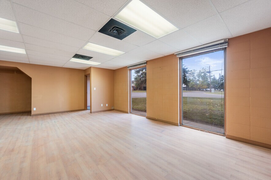 More Photos Of 4116 64 Av SE, Calgary Industrial For Sale