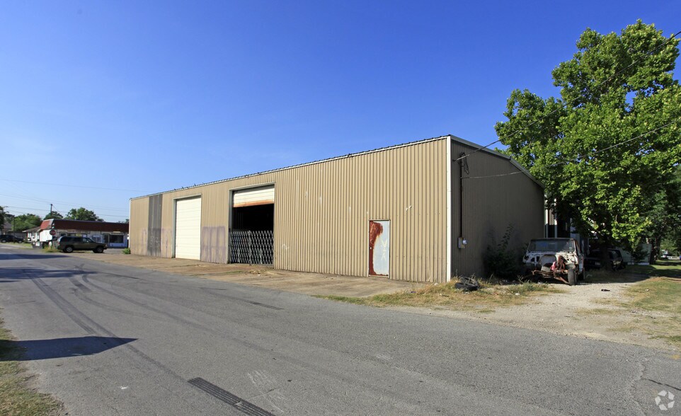 More Photos Of 801 Michigan, Houston Warehouse For Lease