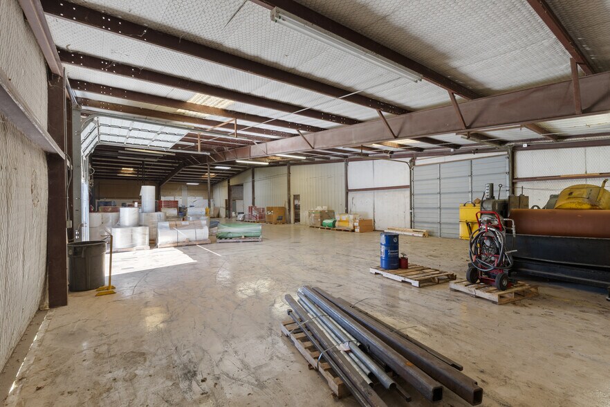 More Photos Of 1200 N Commercial Blvd, Arlington Warehouse For Lease