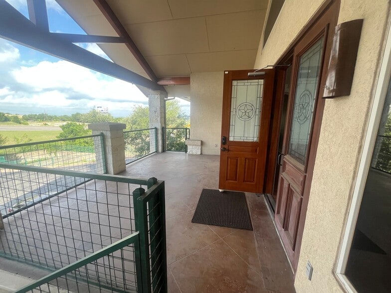 More Photos Of 20500 Fm 1431, Lago Vista Loft Creative Space For Lease