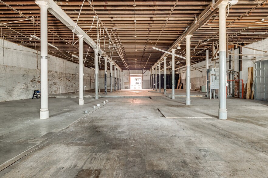 More Photos Of 114 N Houston Ave, Denison Office For Sale