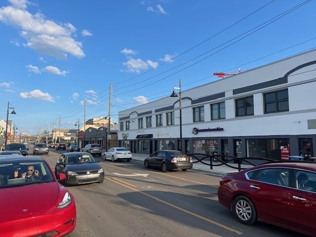 Primary Photo Of 801-825 Broad Ripple Ave, Indianapolis Storefront For Lease