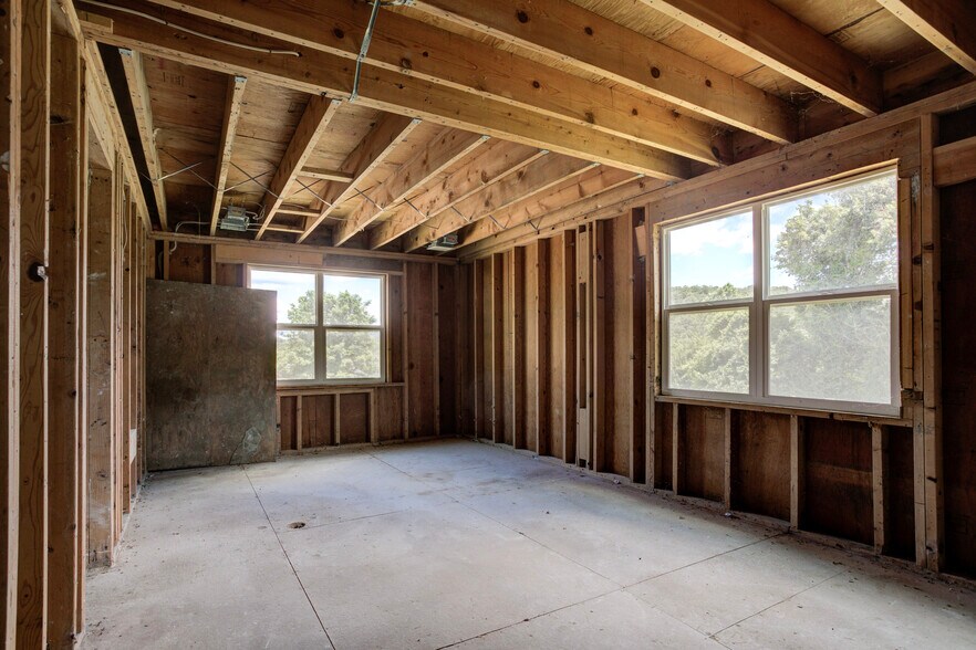 More Photos Of 13100 Bedford Rd NE, Cumberland Light Manufacturing For Lease