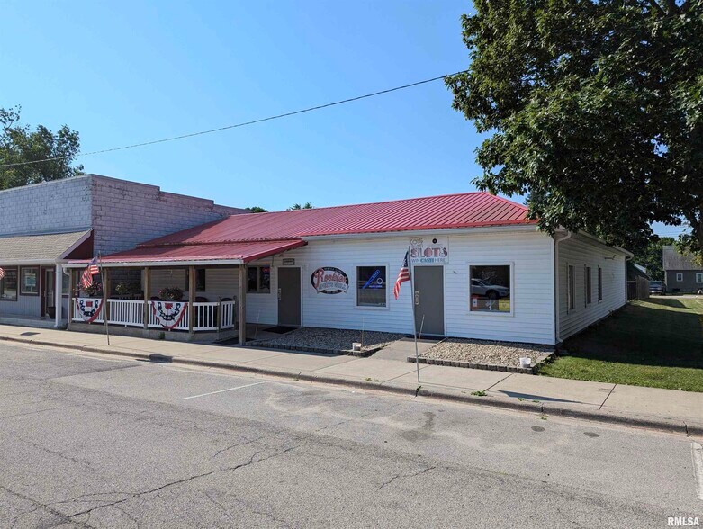 More Photos Of 110 E Knoxville St, Brimfield Restaurant For Sale