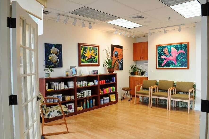 More Photos Of 438-444 Hobron Ln, Honolulu Office For Lease