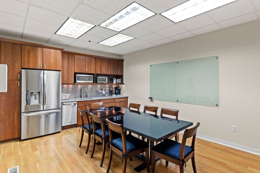 More Photos Of 400-415 Executive Dr, Langhorne Medical For Lease