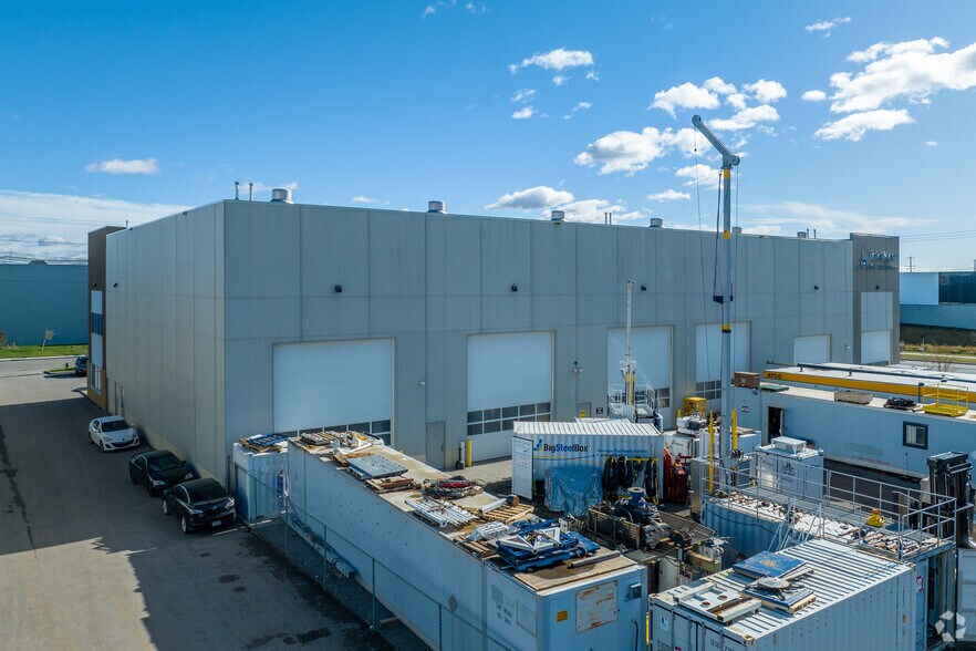 More Photos Of 7615-7633 57th St SE, Calgary Service For Lease