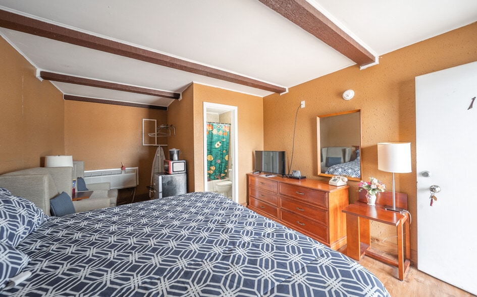 More Photos Of 812 S Bishop Ave, Rolla Hotel For Sale